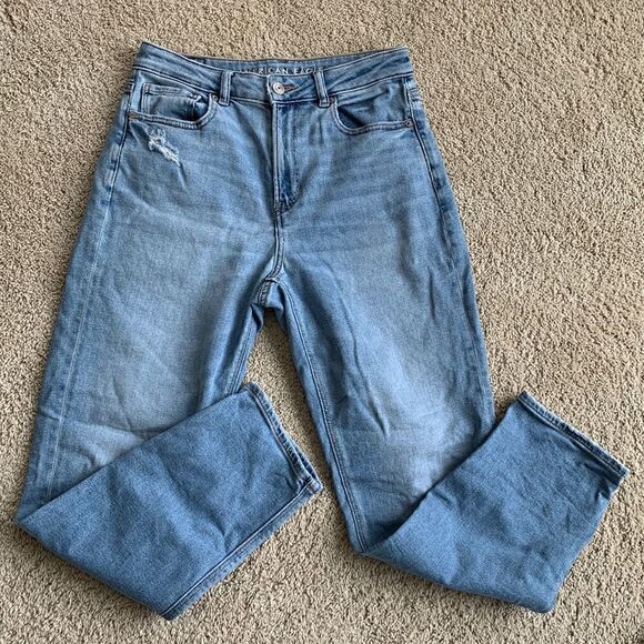 America Eagle mom jeans light wash, distressed, size 6 - Picture 1 of 9